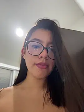 Snapshot of sara_calderon chatting on May 26, 12:25 pm sara calderon online show from May 26, 12:25 pm