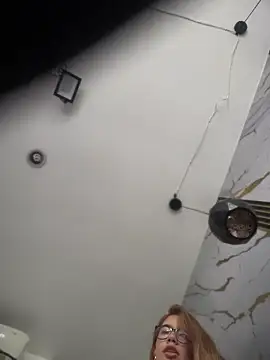 sara calderon online show from November 22, 1:32 pm