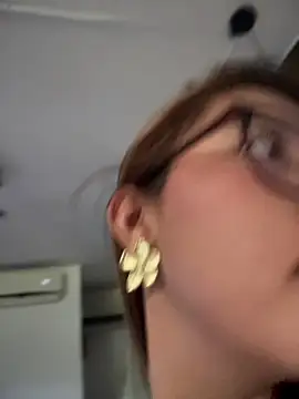 sara calderon online show from November 8, 1:25 pm