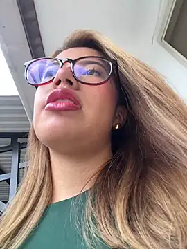 sara calderon online show from October 28, 1:32 pm