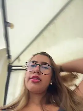 sara calderon online show from October 26, 1:22 pm