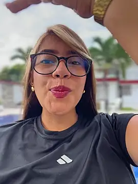 sara calderon online show from October 9, 1:22 pm