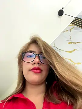 sara calderon online show from September 18, 1:25 pm