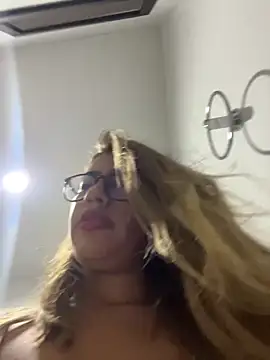 sara calderon online show from November 6, 1:26 pm