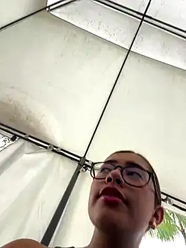 sara calderon online show from October 22, 1:21 pm