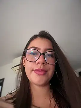 Snapshot of sara_calderon chatting on May 17, 11:43 am sara calderon online show from May 17, 11:43 am