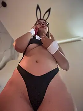 sara calderon online show from October 31, 1:30 pm