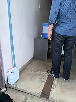 Snapshot of Riyansh_mehta chatting on October 9, 10:38 am Riyansh mehta online show from October 9, 10:38 am