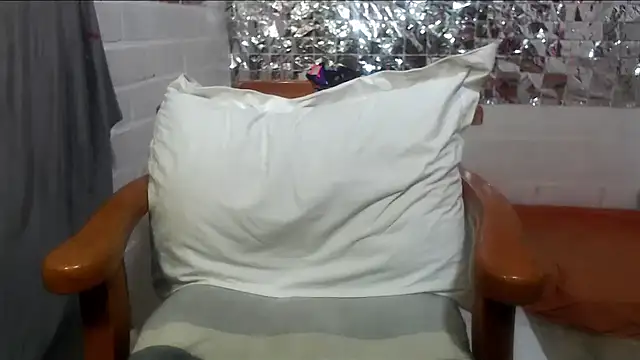 rose-crystal online show from November 2, 9:31 pm