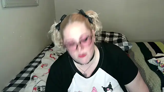 Kinky Witch online show from April 18, 4:37 am
