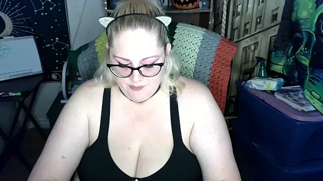 Kinky Witch online show from May 19, 4:25 pm