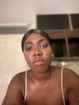 Snapshot of Alexia_24 chatting on October 27, 12:44 am Alexia 24 online show from October 27, 12:44 am