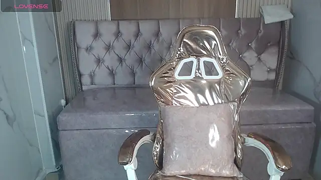 madelen b online show from November 15, 8:24 pm