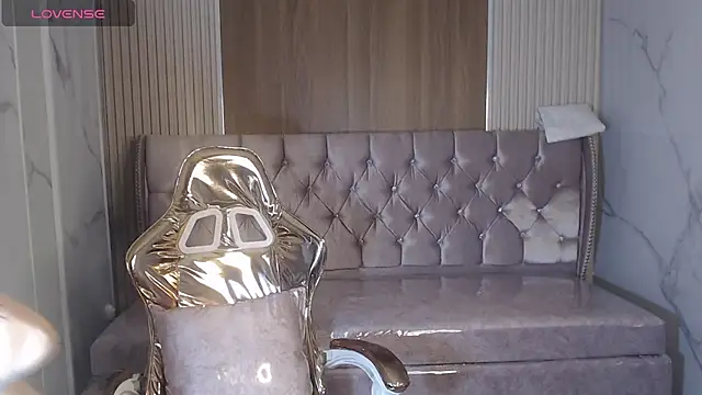 madelen b online show from November 14, 8:01 pm