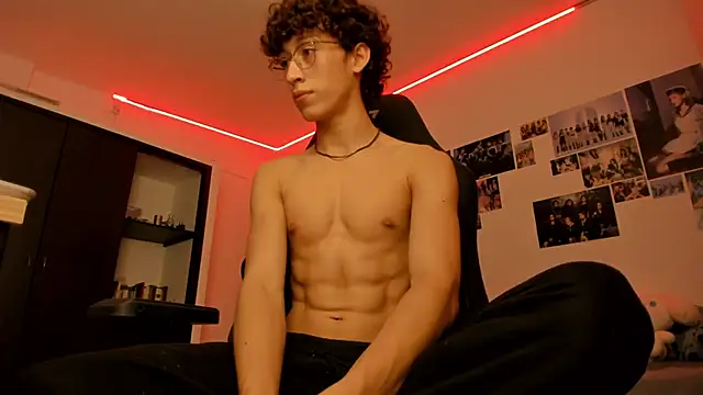 Snapshot of velvet_skyn chatting on October 22, 4:34 am velvet skyn online show from October 22, 4:34 am