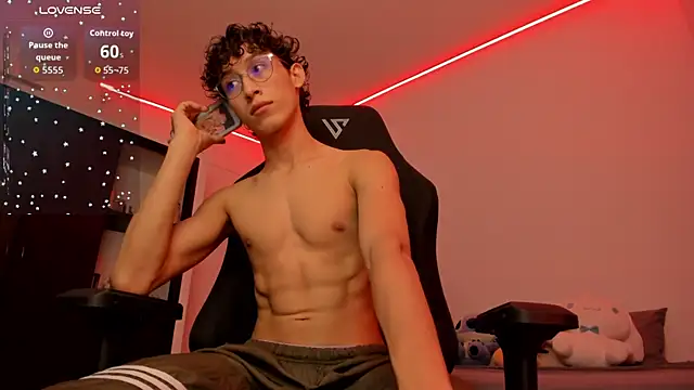 Snapshot of velvet_skyn chatting on September 23, 5:03 am velvet skyn online show from September 23, 5:03 am