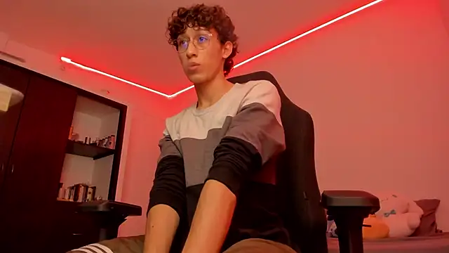 Snapshot of velvet_skyn chatting on October 4, 8:27 am velvet skyn online show from October 4, 8:27 am