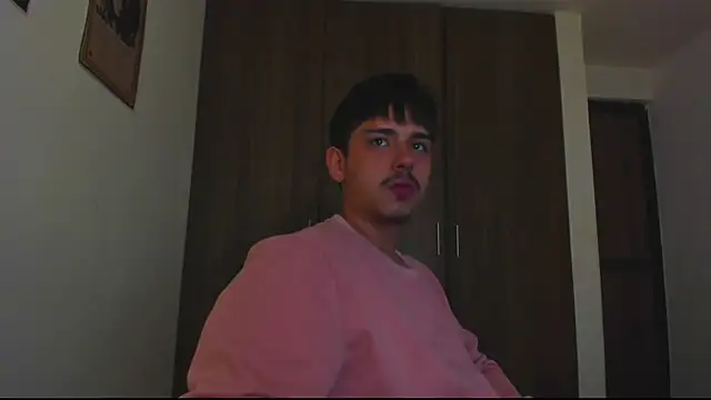 Snapshot of Maximo_Miller chatting on December 3, 4:24 am Maximo Miller online show from December 3, 4:24 am