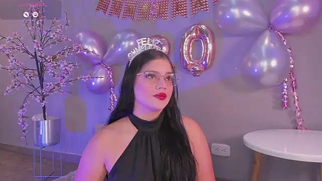 Snapshot of Hailey-Fox chatting on June 6, 10:37 pm Hailey-Fox online show from June 6, 10:37 pm