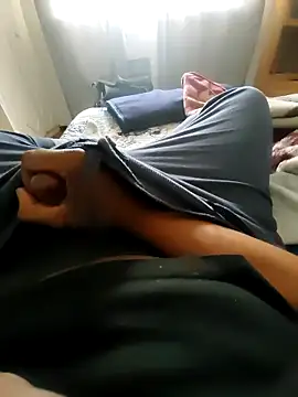 Snapshot of kulliguy chatting on November 1, 12:43 pm kulliguy online show from November 1, 12:43 pm