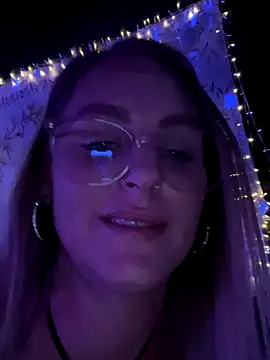 Snapshot of BossMomma0387 chatting on September 10, 3:27 am BossMomma0387 online show from September 10, 3:27 am