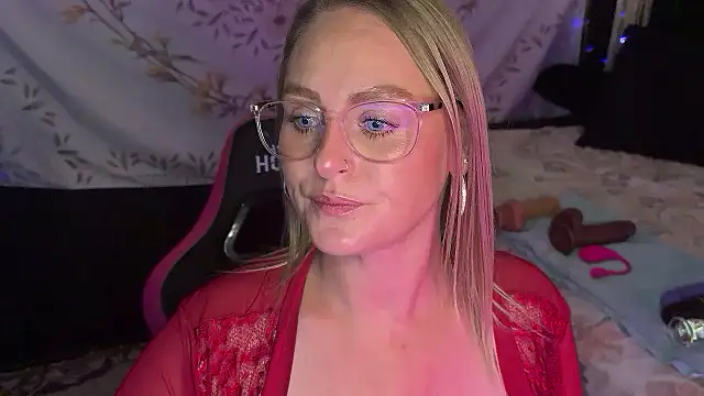 Snapshot of BossMomma0387 chatting on October 29, 2:10 am BossMomma0387 online show from October 29, 2:10 am