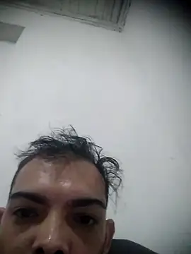 GuilhermeYuree online show from September 13, 9:20 am