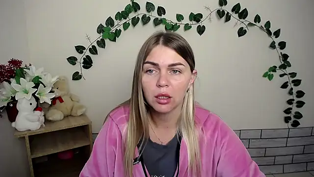 Snapshot of Magic_Katarina_ chatting on September 15, 6:36 am Magic Katarina  online show from September 15, 6:36 am