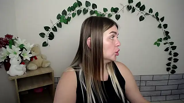 Snapshot of Magic_Katarina_ chatting on September 22, 7:03 am Magic Katarina  online show from September 22, 7:03 am