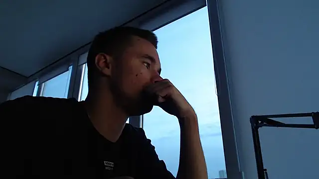 FreddyBredi online show from October 9, 1:33 pm