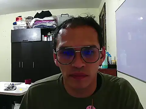 Snapshot of DOBLEWYOSK69G chatting on September 9, 3:49 am DOBLEWYOSK69G online show from September 9, 3:49 am
