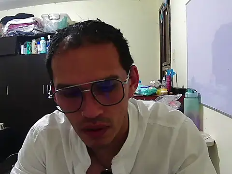 Snapshot of DOBLEWYOSK69G chatting on September 15, 5:08 am DOBLEWYOSK69G online show from September 15, 5:08 am