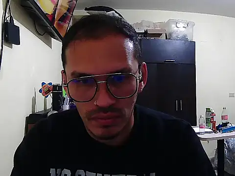 Snapshot of DOBLEWYOSK69G chatting on October 10, 5:52 am DOBLEWYOSK69G online show from October 10, 5:52 am