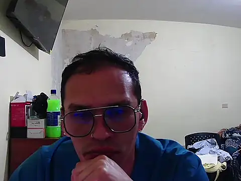 Snapshot of DOBLEWYOSK69G chatting on October 22, 4:12 am DOBLEWYOSK69G online show from October 22, 4:12 am