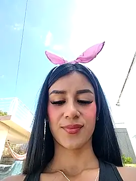 Juliana Xander online show from September 9, 2:15 pm