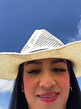 Juliana Xander online show from December 4, 2:05 pm