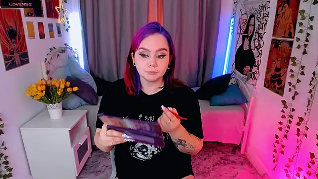 lunaalli online show from November 29, 2:28 pm