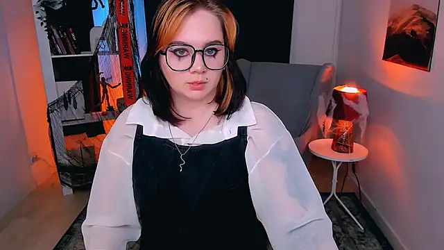 lunaalli online show from October 24, 4:28 pm