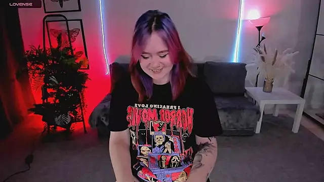 lunaalli online show from February 8, 9:23 pm