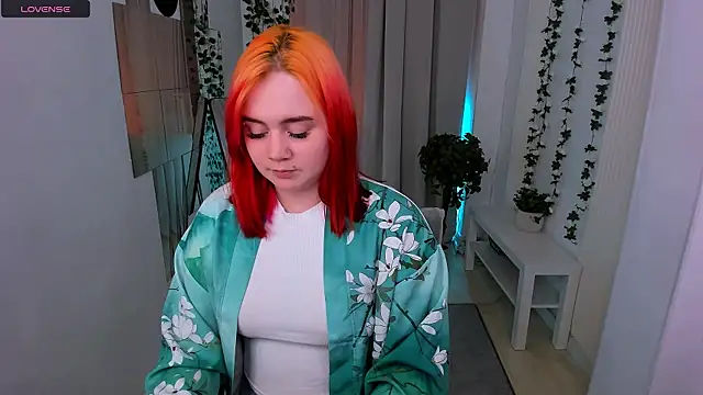 lunaalli online show from April 10, 9:22 pm