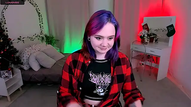 lunaalli online show from December 16, 9:19 pm