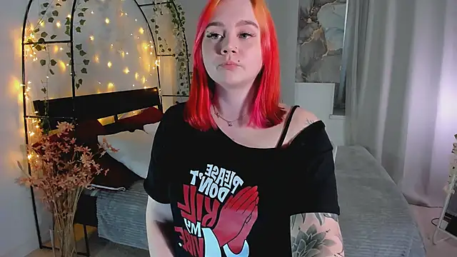 lunaalli online show from April 14, 1:49 pm