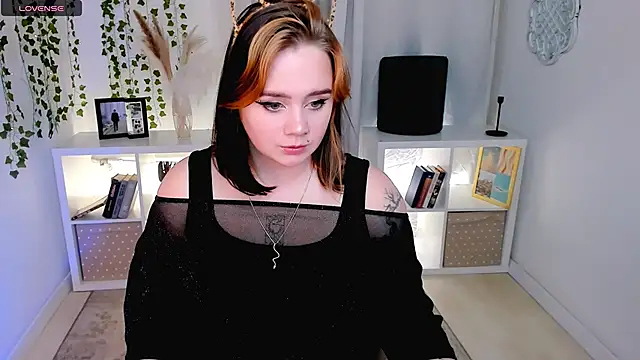 Snapshot of lunaalli chatting on October 16, 2:25 pm lunaalli online show from October 16, 2:25 pm