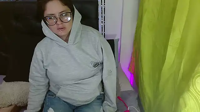 KrystalAdams online show from October 13, 9:44 am
