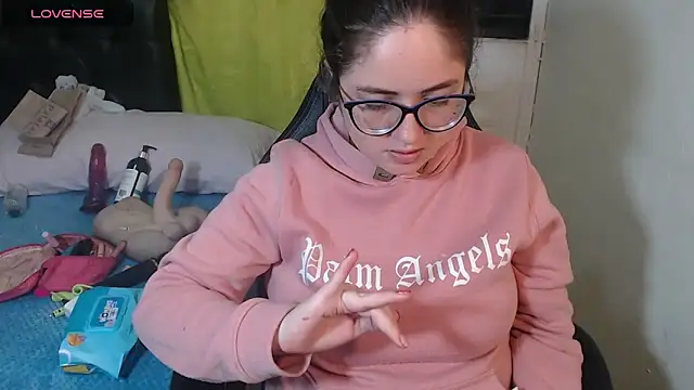 KrystalAdams online show from April 25, 1:36 pm