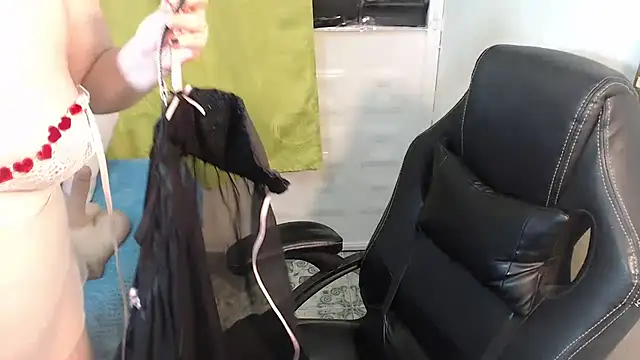 Snapshot of KrystalAdams chatting on June 19, 2:01 pm KrystalAdams online show from June 19, 2:01 pm