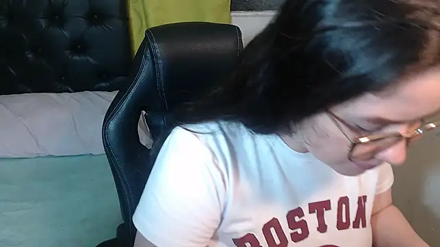 KrystalAdams online show from March 22, 9:44 am