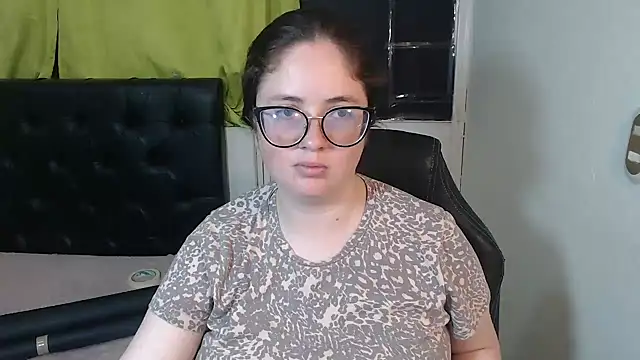 KrystalAdams online show from April 18, 8:20 pm