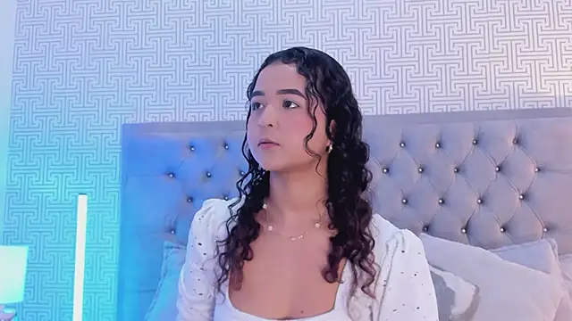 Evaa Lunna  online show from March 8, 9:07 pm