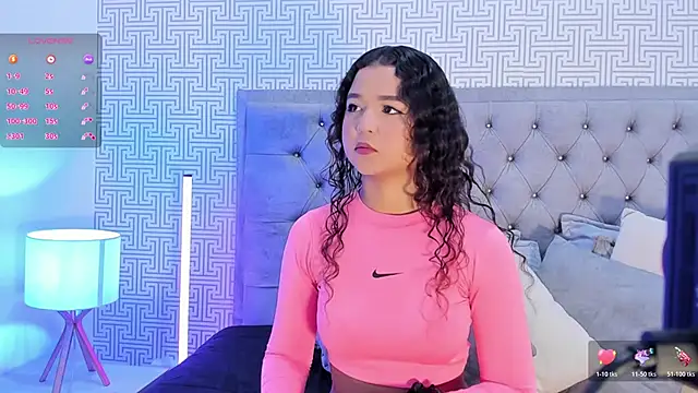 Evaa Lunna  online show from October 29, 7:24 pm